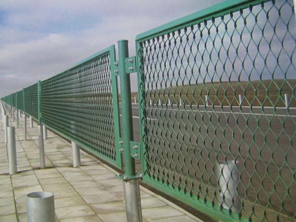 钢板网状护栏网